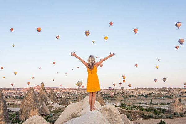 Sunrise experience: Watch balloons and enjoy local breakfast